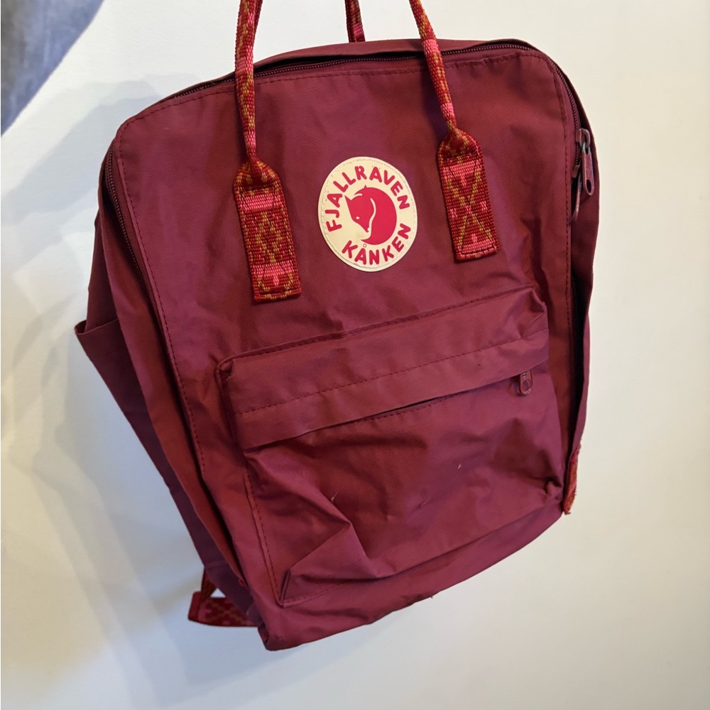 Fjallraven Kånken Backpack in Burgundy with Patterned Straps